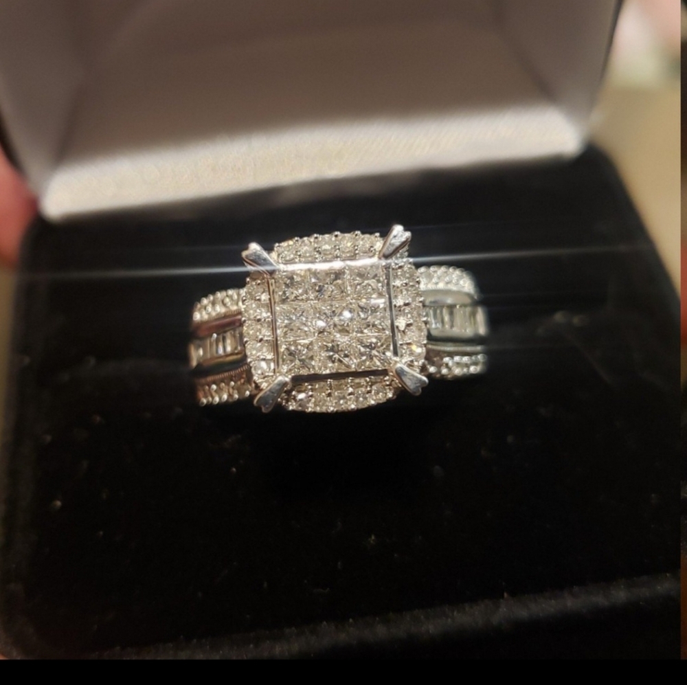 Amazing♥️ 10k gold diamond wedding ring - Picture 4 of 16